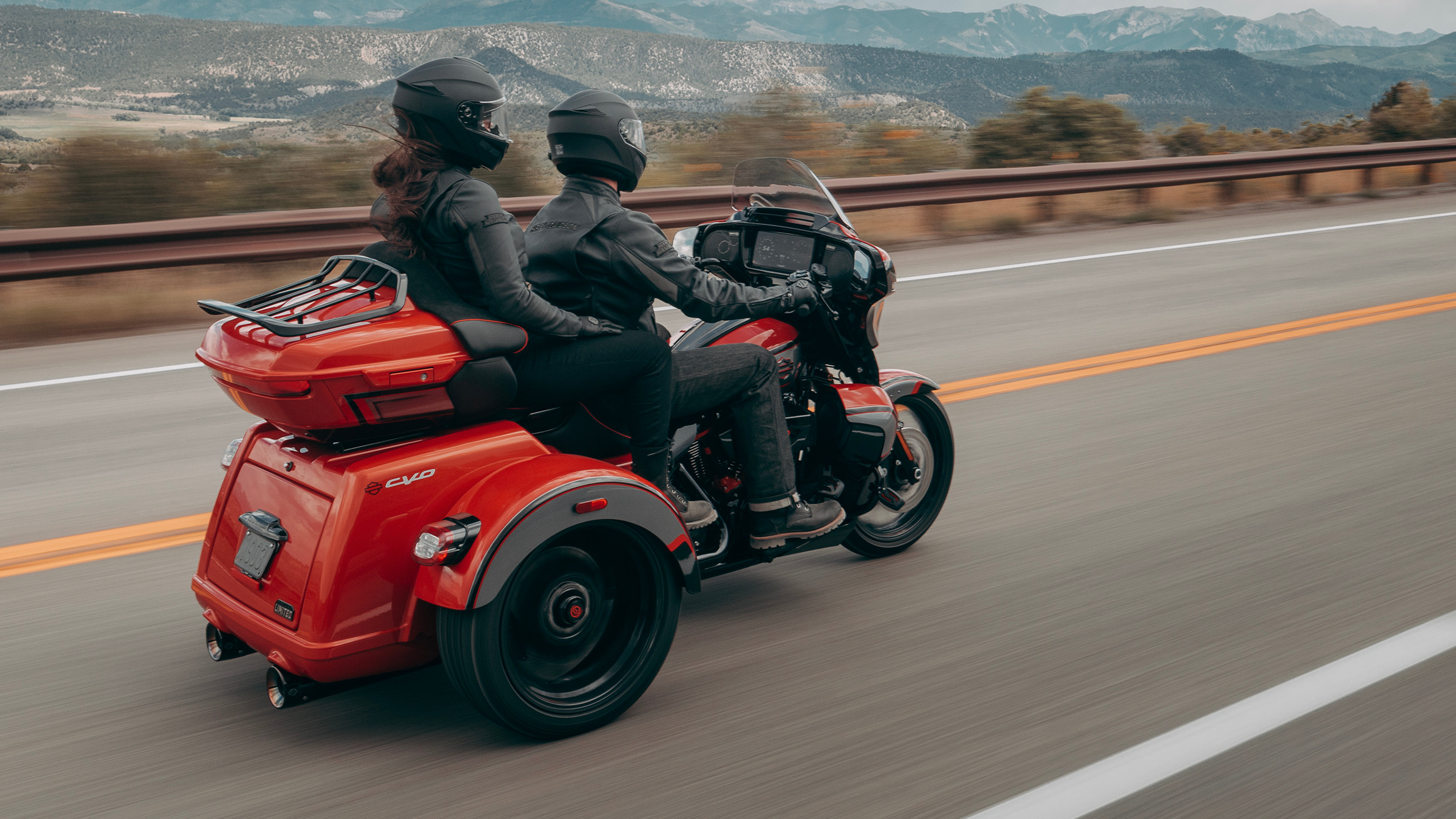 2026-cvo-street-glide-3-limited-riding-ls-3