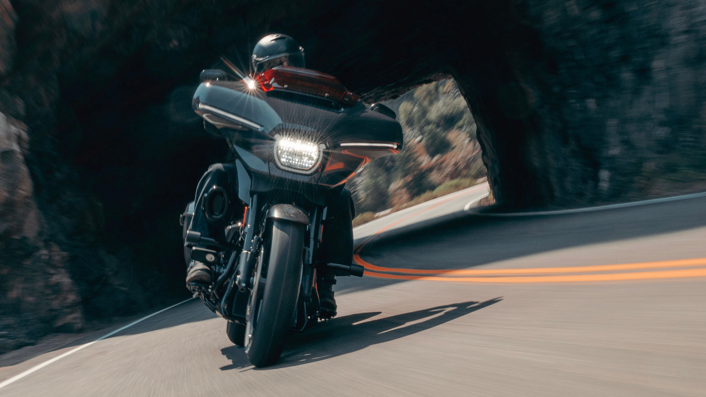 2026-cvo-street-glide-st-riding-ls-4