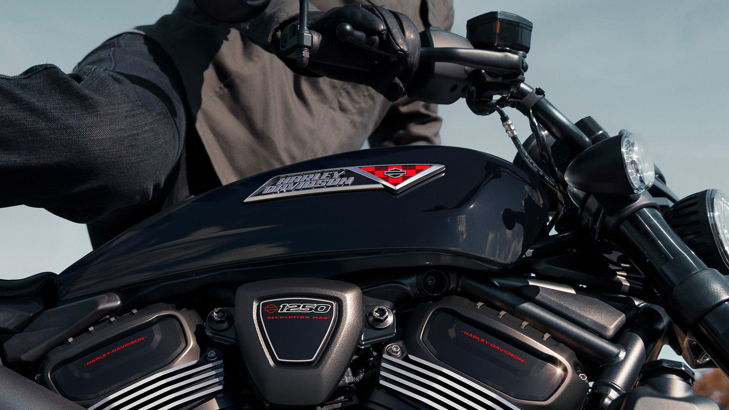 2026-sportster-s-beauty-ls-0